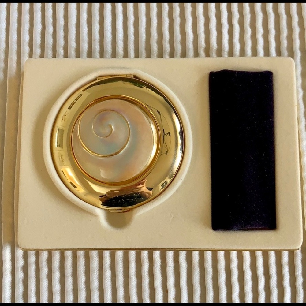 Estée Lauder Gold Pearlized Compact Lucidity